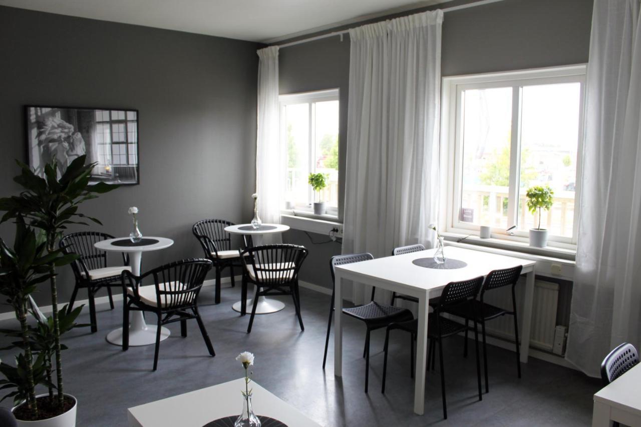 De La Gardie Park Vandrarhem Hostel 利雪平 外观 照片